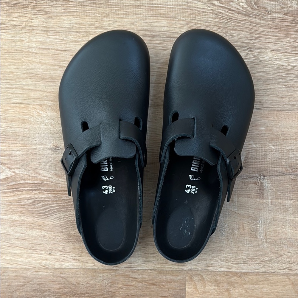 Birkenstock Men's Black Slip-On Boston clogs
